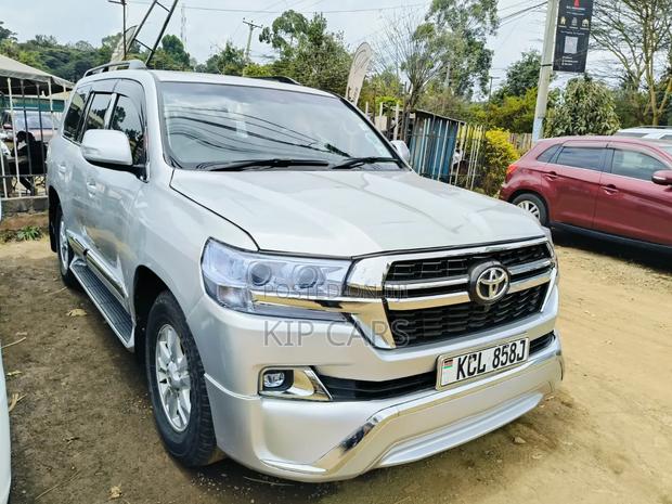 Toyota Land Cruiser 4.6 V8 ZX 2011 Silver