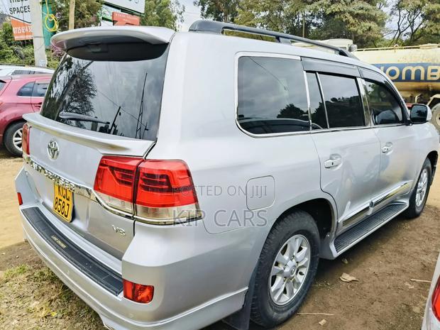 Toyota Land Cruiser 4.6 V8 ZX 2011 Silver