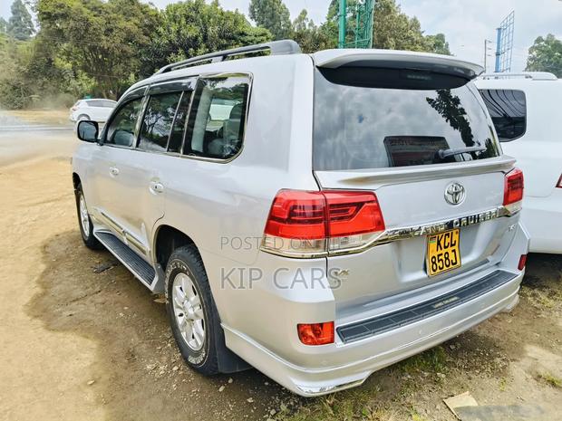 Toyota Land Cruiser 4.6 V8 ZX 2011 Silver