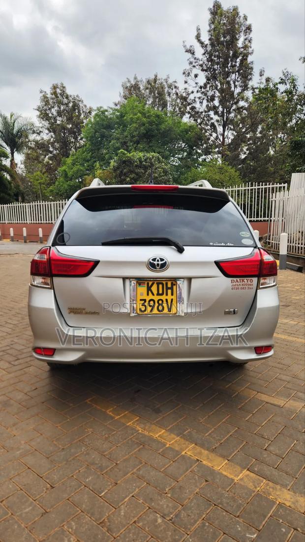 Toyota Corolla Fielder 2017 Silver