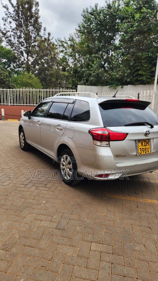 Toyota Corolla Fielder 2017 Silver