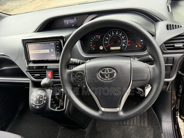 Toyota Noah 2.0 FWD (7 Seater) 2019 Brown