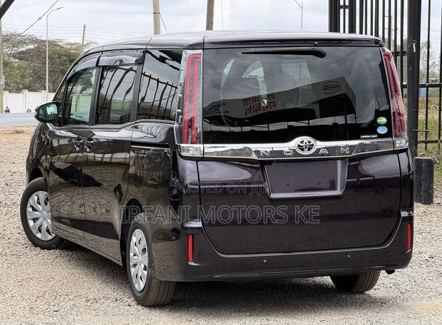 Toyota Noah 2.0 FWD (7 Seater) 2019 Brown