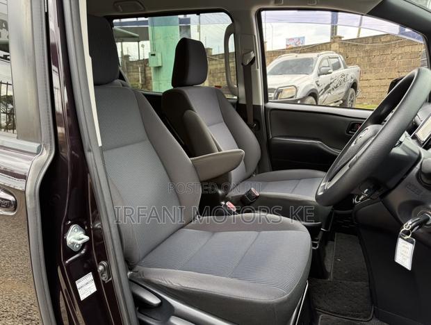 Toyota Noah 2.0 FWD (7 Seater) 2019 Brown