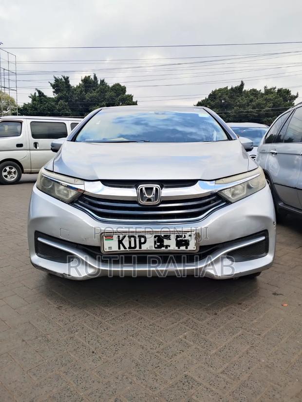Honda Fit Shuttle 2017 Silver