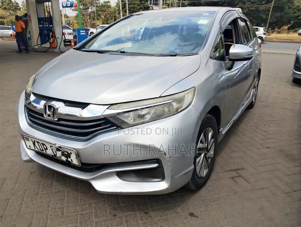 Honda Fit Shuttle 2017 Silver