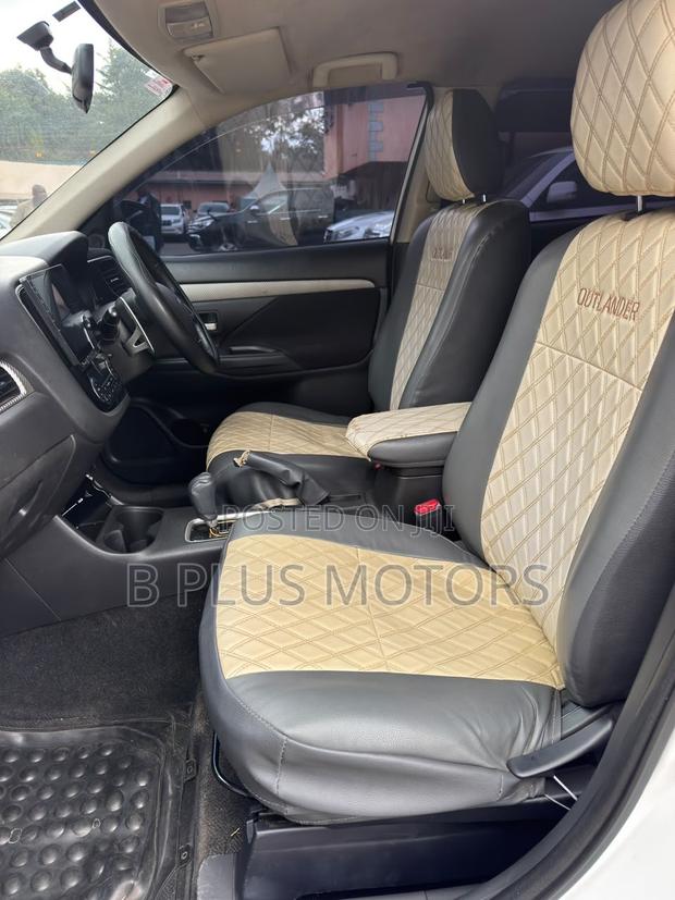Mitsubishi Outlander 2012 White