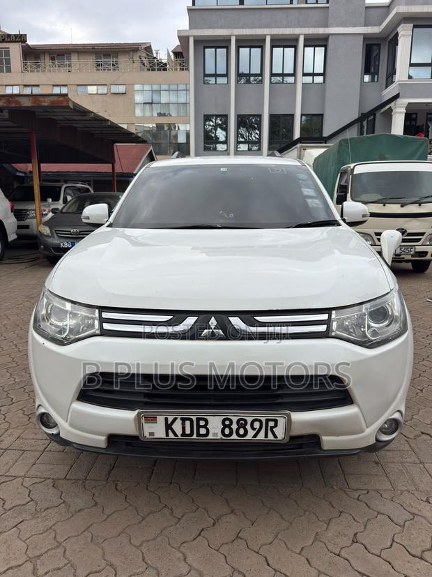 Mitsubishi Outlander 2012 White