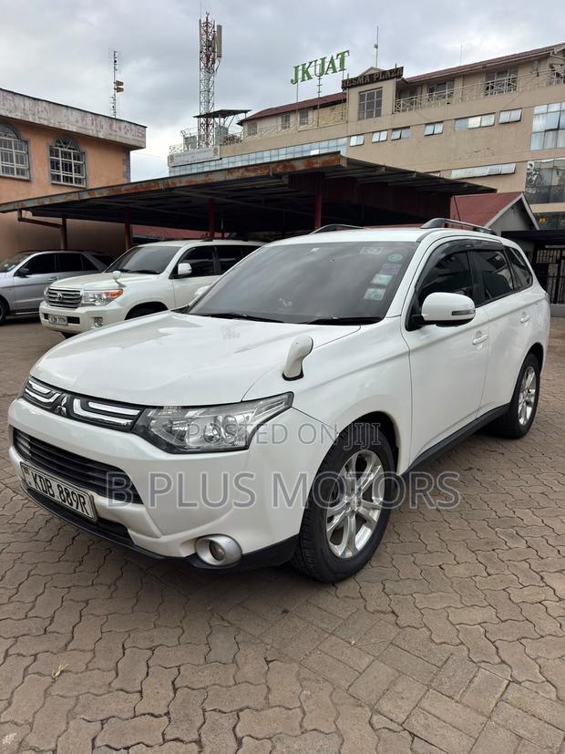 Mitsubishi Outlander 2012 White