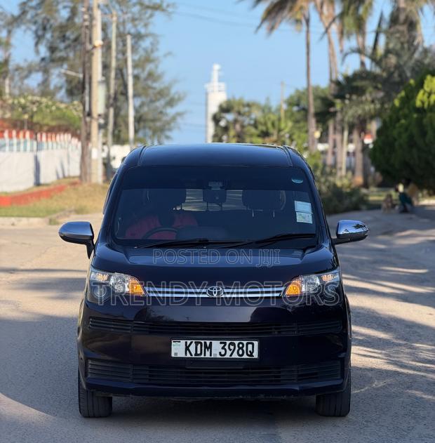 Toyota Spade 2016 Black