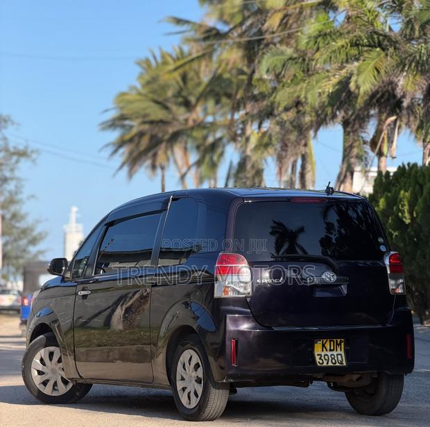 Toyota Spade 2016 Black