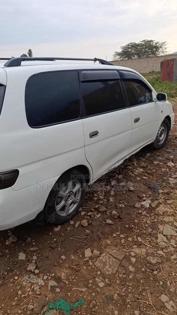 Toyota Gaia 2001 Pearl