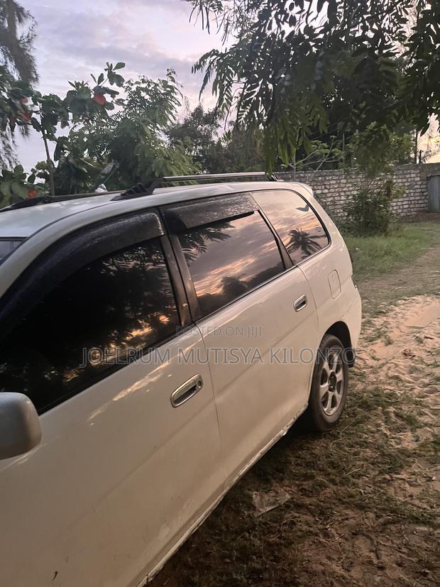 Toyota Gaia 2001 Pearl