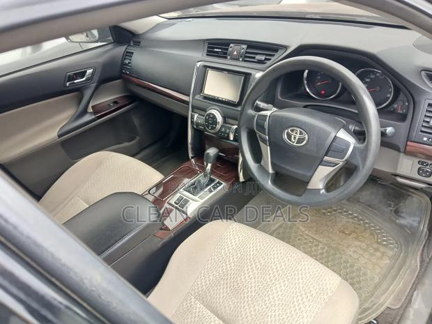 Toyota Mark X 2013