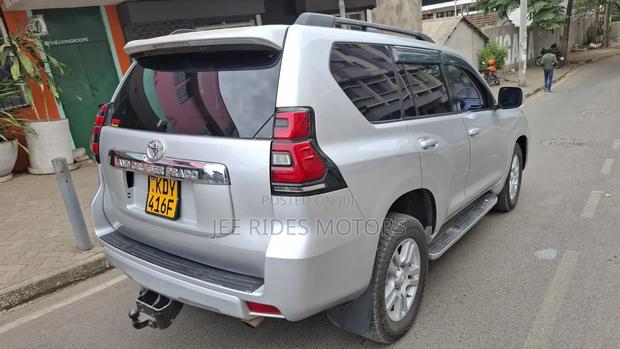 Toyota Land Cruiser Prado 2011 Silver