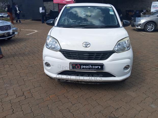 Toyota Passo 2018 White