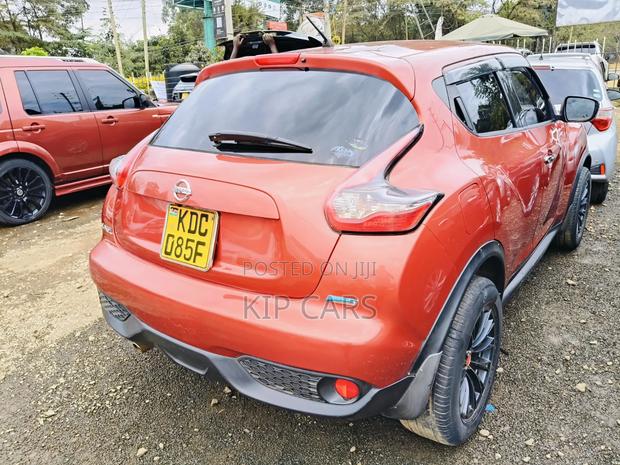 Nissan Juke SV 4dr Hatchback (1.6L 4cyl Turbo CVT) 2015 Red