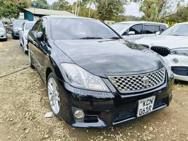 Toyota Crown 2010 Black