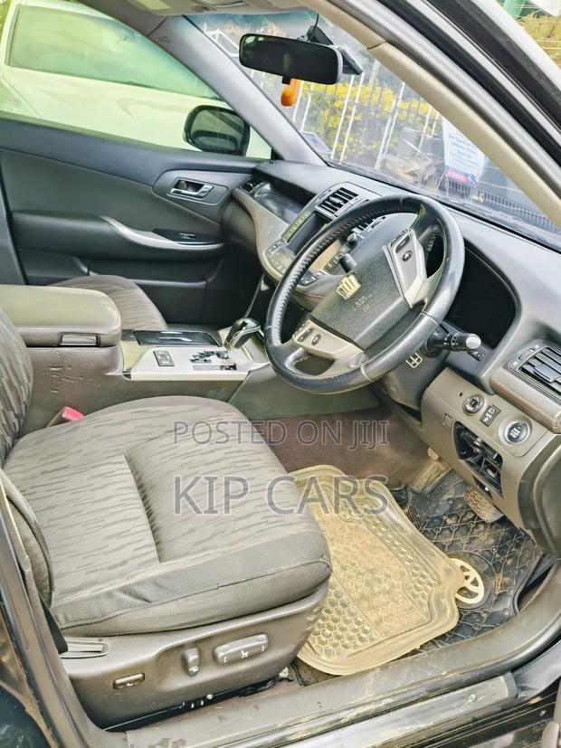 Toyota Crown 2010 Black