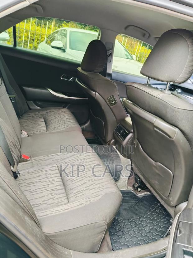 Toyota Crown 2010 Black