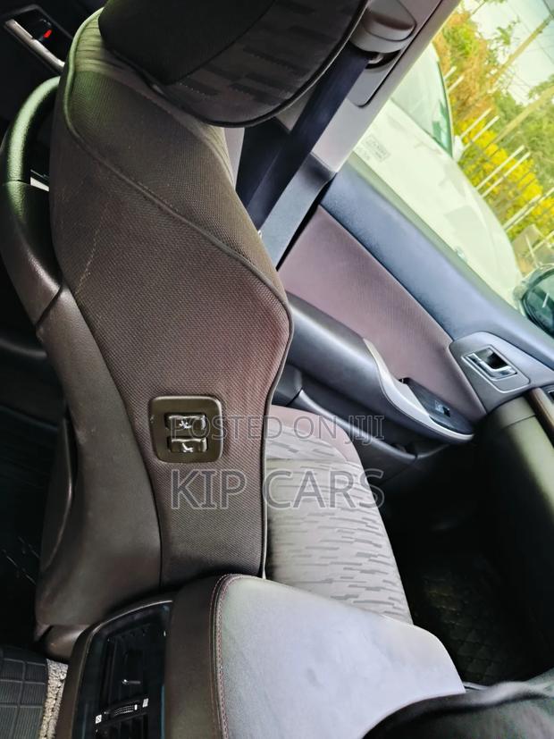 Toyota Crown 2010 Black
