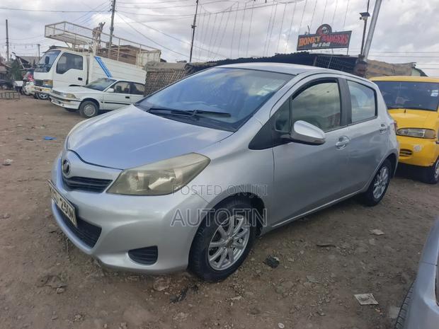 Toyota Vitz 2012 White