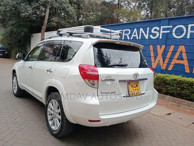 Toyota Vanguard 2012 Off white