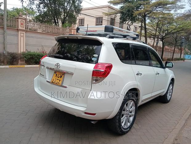Toyota Vanguard 2012 Off white