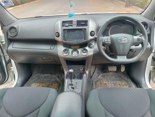 Toyota Vanguard 2012 Off white