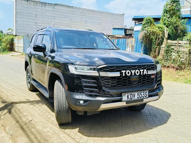 Toyota Land Cruiser LC300 2024 Black