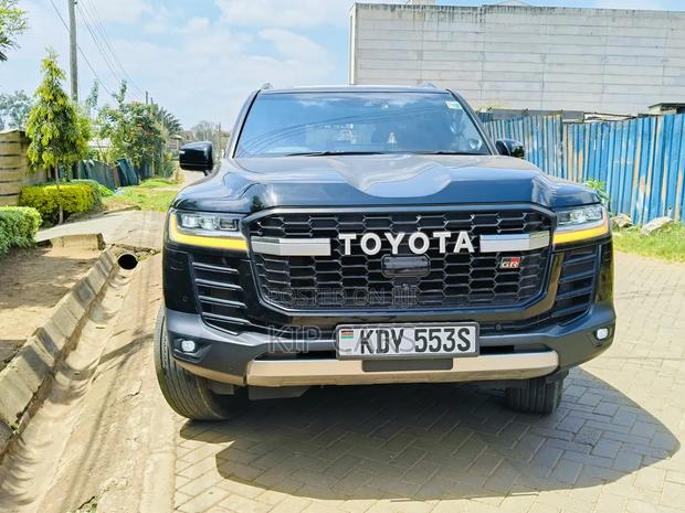 Toyota Land Cruiser LC300 2024 Black