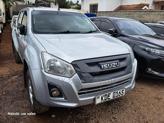 Isuzu D-MAX 2022 Silver