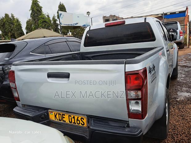 Isuzu D-MAX 2022 Silver