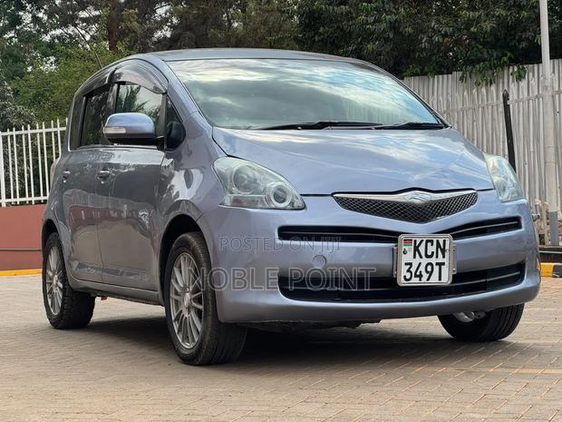 Toyota Ractis 2010 Gray