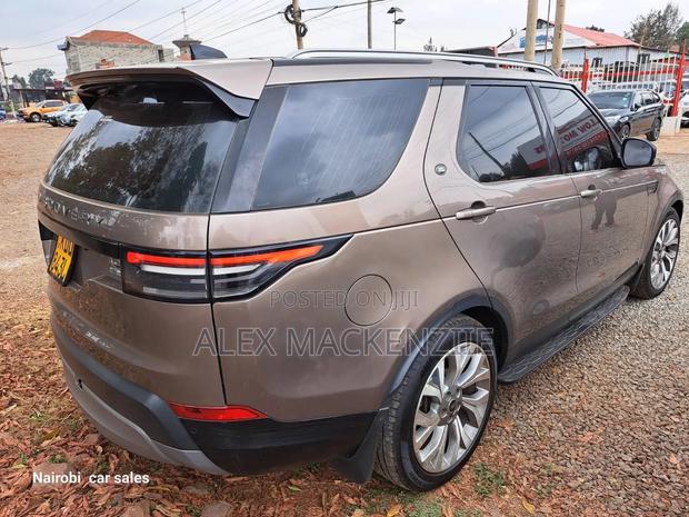Land Rover Discovery 2017 Gold