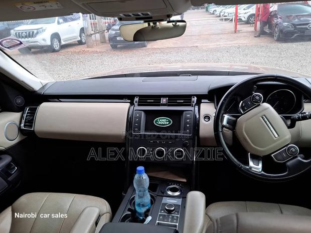 Land Rover Discovery 2017 Gold