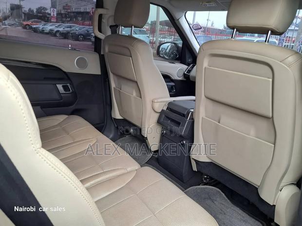 Land Rover Discovery 2017 Gold