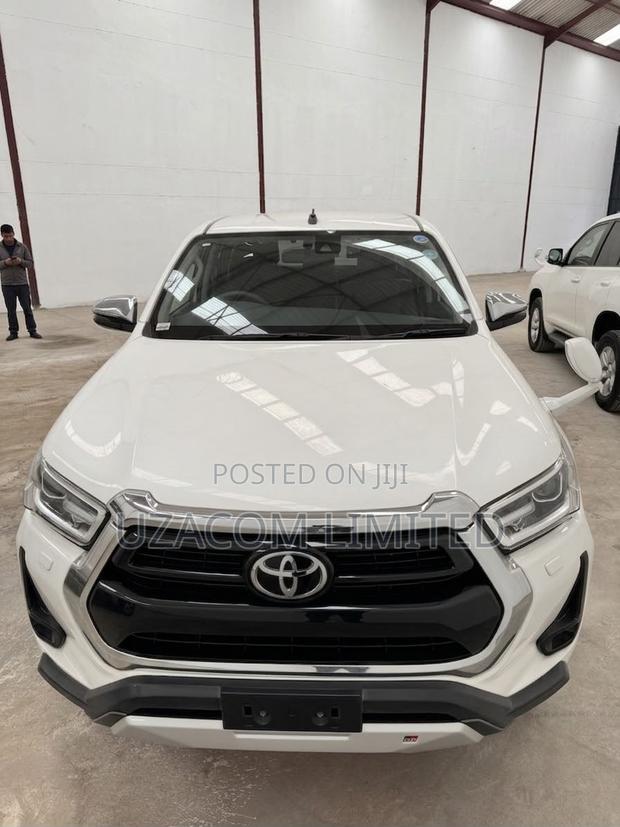 Toyota Hilux 2021 White