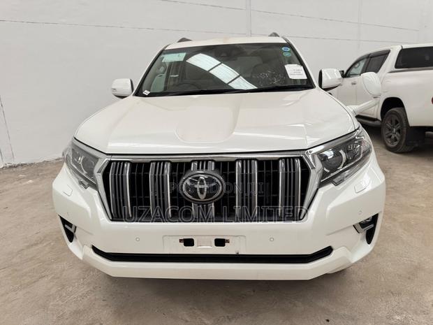 Toyota Land Cruiser Prado 2021 White