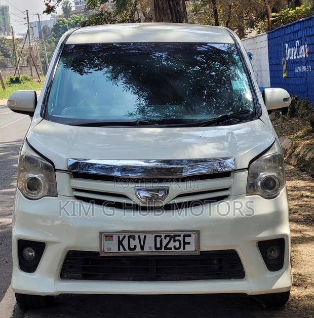 Toyota Noah 2.0 158hp FWD (8 Seater) 2012 Pearl