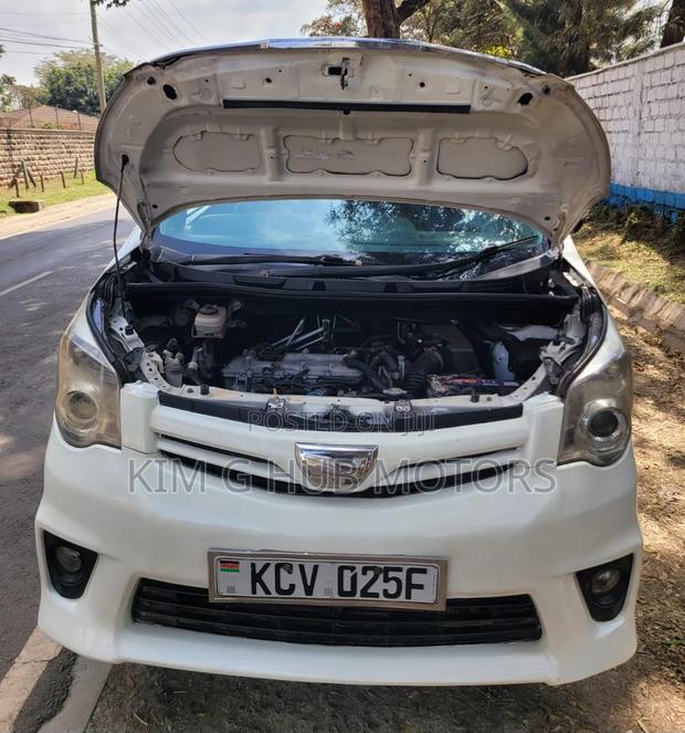 Toyota Noah 2.0 158hp FWD (8 Seater) 2012 Pearl