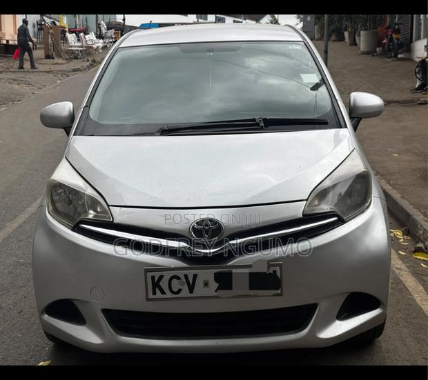 Toyota Ractis 2012 Silver