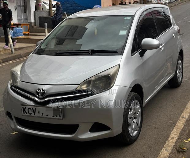 Toyota Ractis 2012 Silver