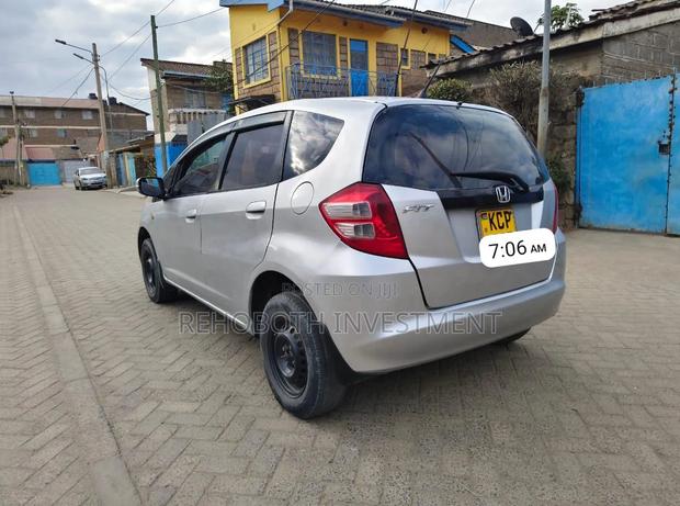 Honda Fit Automatic 2011 Silver
