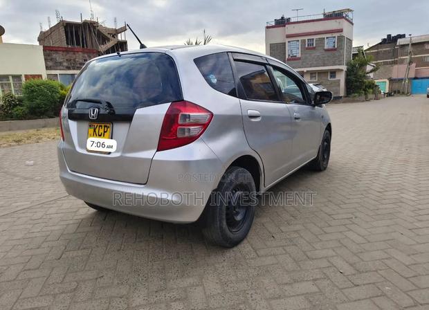 Honda Fit Automatic 2011 Silver