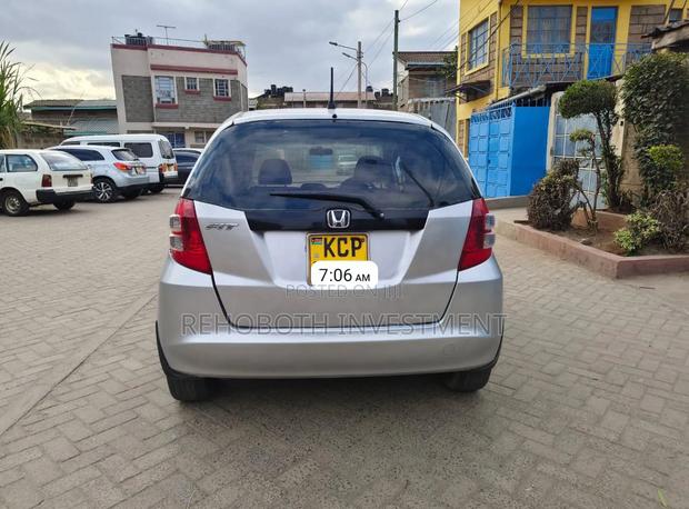Honda Fit Automatic 2011 Silver