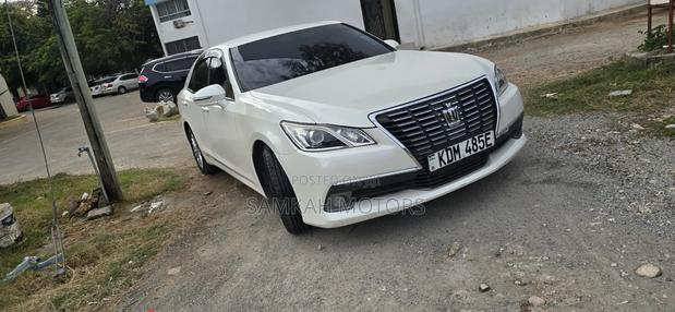Toyota Crown 2017 White