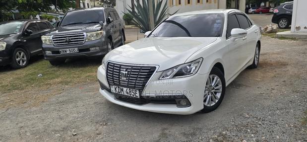 Toyota Crown 2017 White