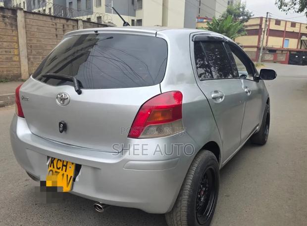 Toyota Vitz 2008 Gray