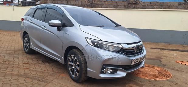 Honda Fit Shuttle 1.5 Hybrid 2WD 2018 Silver